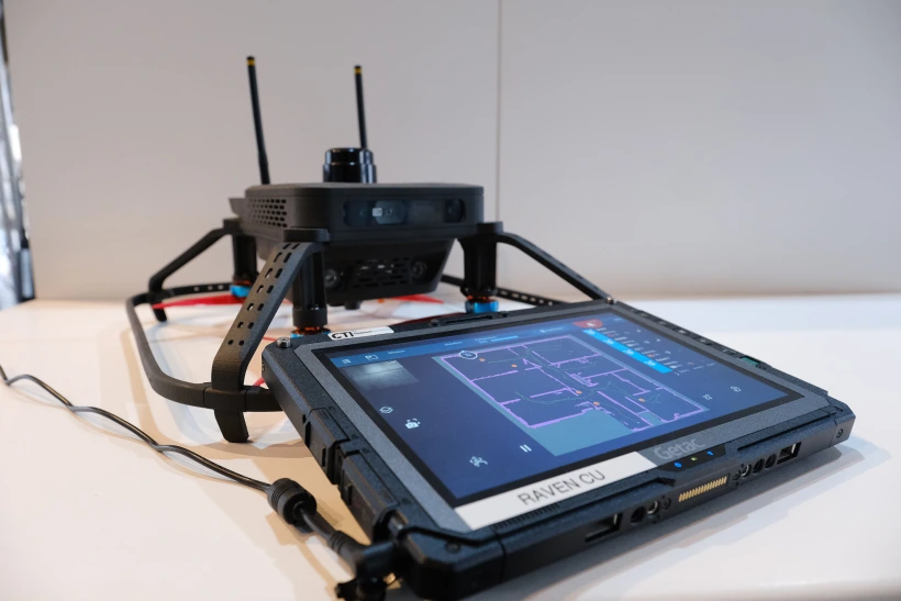 רחפן צבאי שמספק לחיילים בשטח תמונת מצב של האיומים