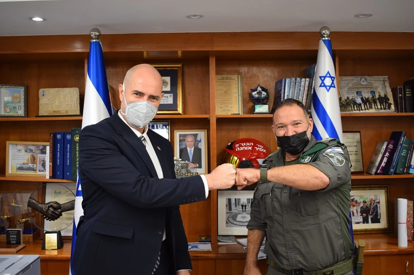 מפכ''ל המשטרה הנבחר קובי שבתאי והשר לביטחון הפנים אמיר אוחנה