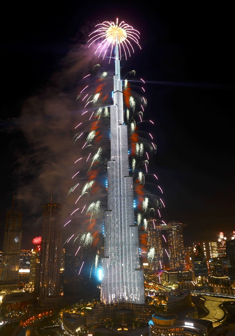 מופע זיקוקים לשנה האזרחית החדשה בברוג' חליפה שבדובאי