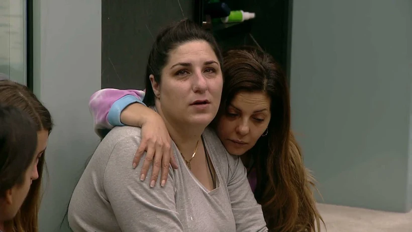 ימית מתרגשת מהדיירים