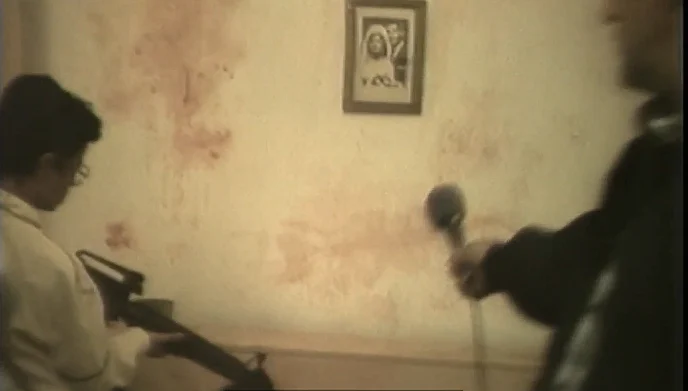 הילד בעת שחזור הרצח בדירה