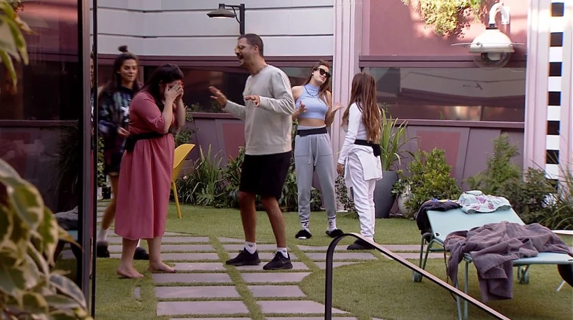 ימית מתרגשת