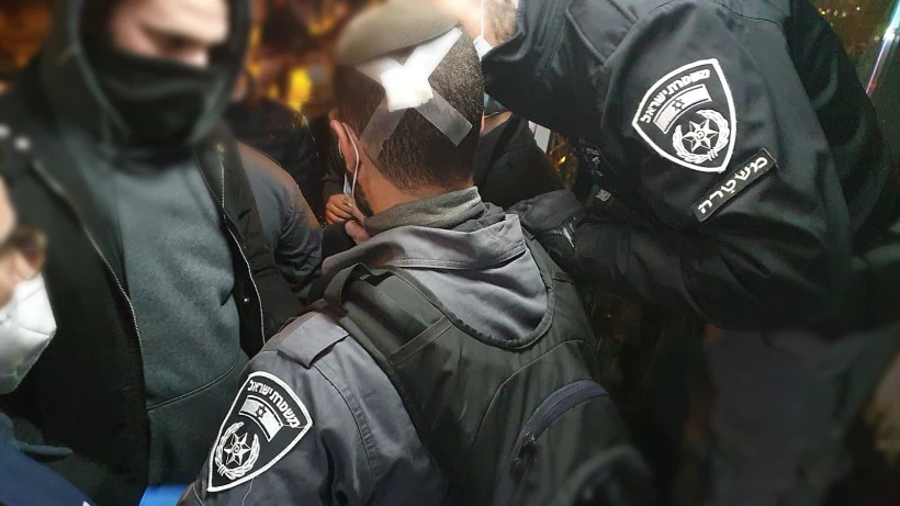 שוטר שנפגע במהלך עימותים עם מפגינים