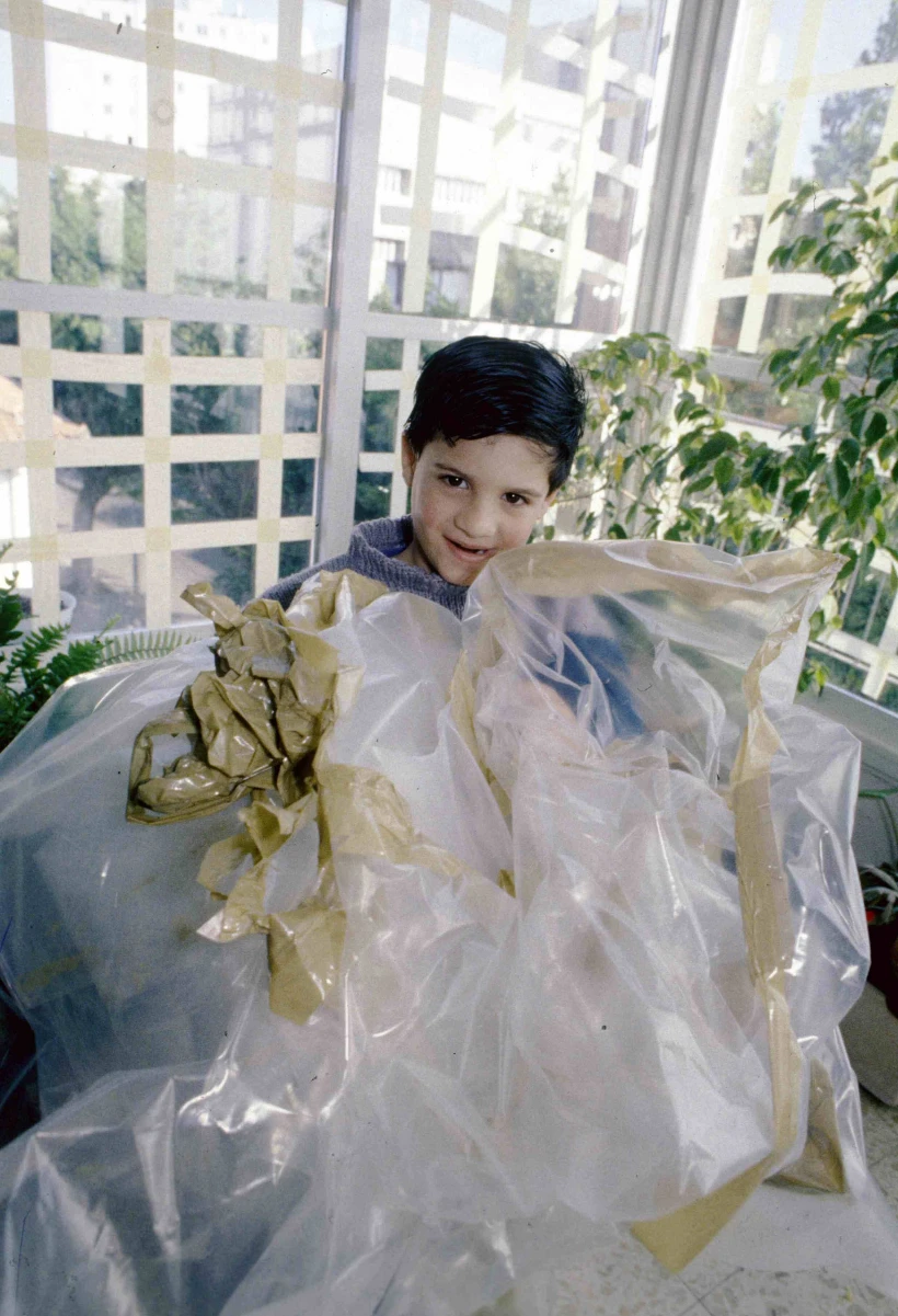 ישראלים מורידים את מיגון מפני נשק כימי