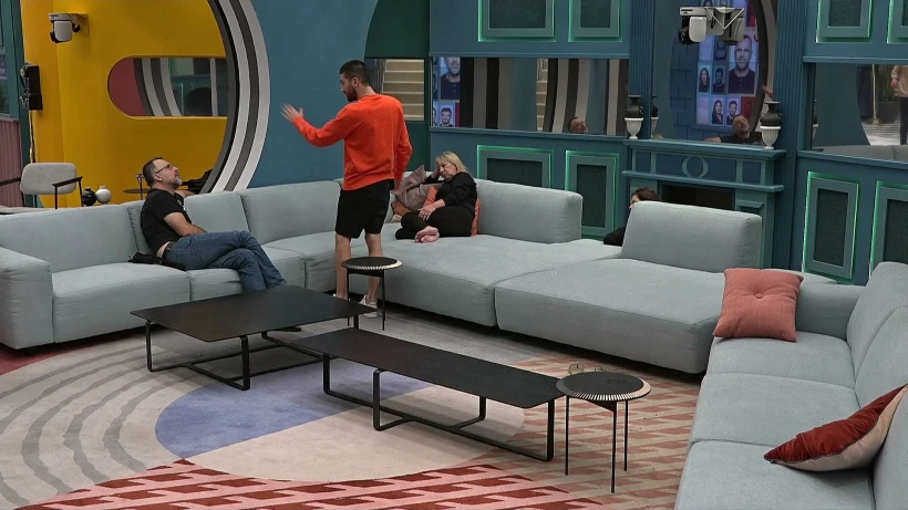 יהודה, רונית ורמי בסלון