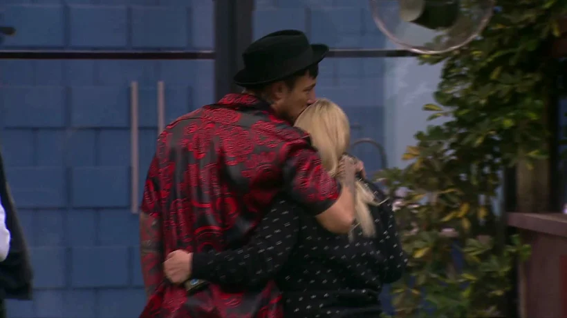 רונית והילד המאומץ