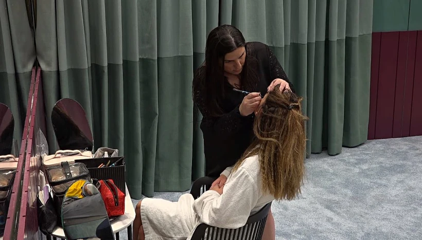 ימית מאפרת את גל