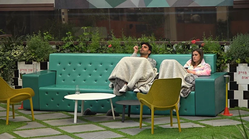 תום וגל מרוחקים