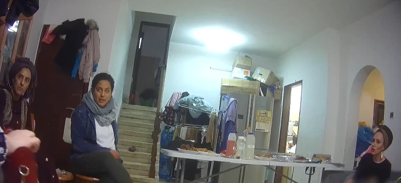 תיעוד מתוך מפגש סודי של נשות ''לביאות השם'' לקראת תכנון בריחה אפשרית למדבר עם ילדיהן