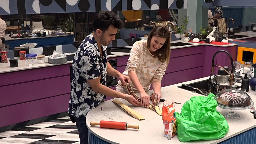 גל ותום מכינים עוגה