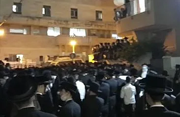 הלוויה המונית בבני ברק