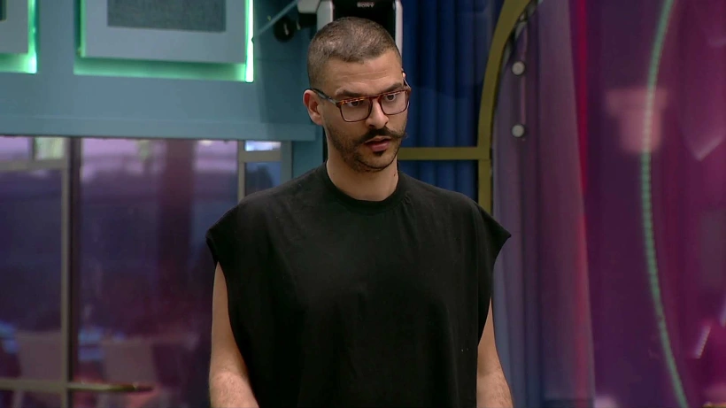 דרור מעמיד את הדיירים במקום