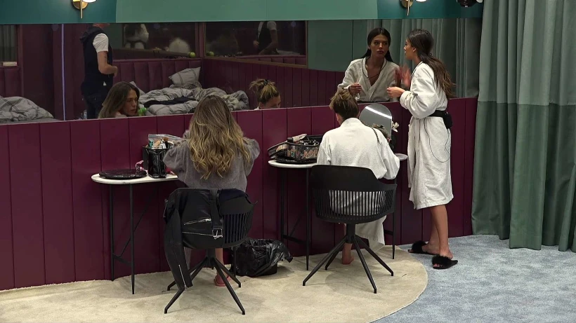 הבנות מתארגנות