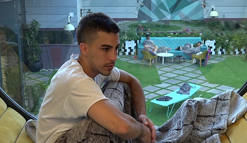 אורן כועס על קארין