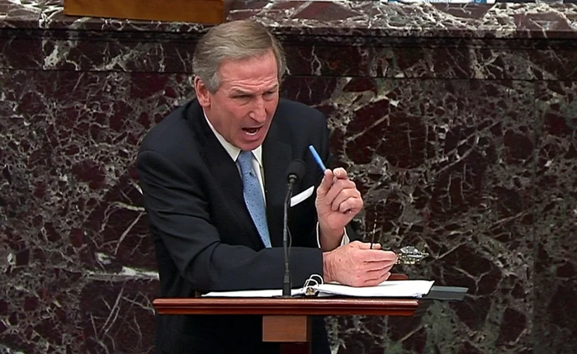 עורך דינו של נשיא ארצות הברית לשעבר, מייקל ון דר-וין, ראש צוות ההגנה נושא דברים