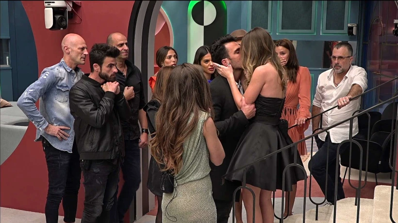 גל גברעם עוזבת את הבית