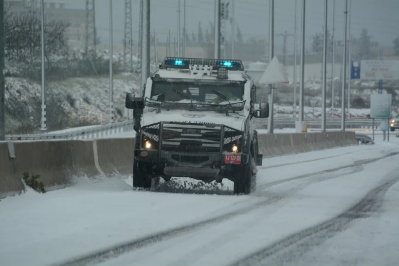 ניידת, שלג, משטרה