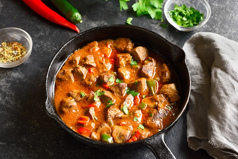 Close,up,of,peri Peri,chicken,livers,in,frying,pan,over