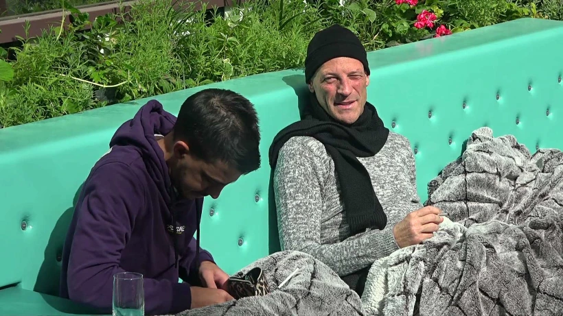 אופיר ואורן בחצר