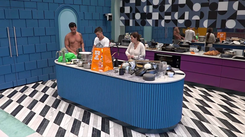 זהבה, אורן ותום במטבח