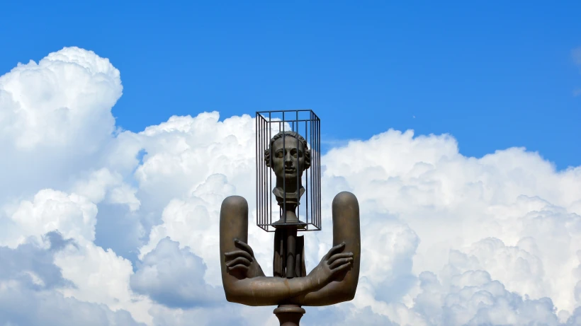 פסל של המרקיז דה סאד בצרפת