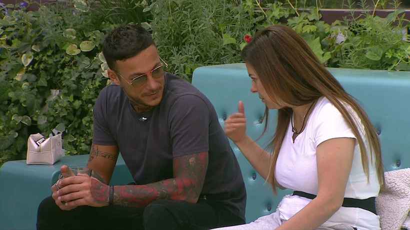 זהבה וגוזי בחצר