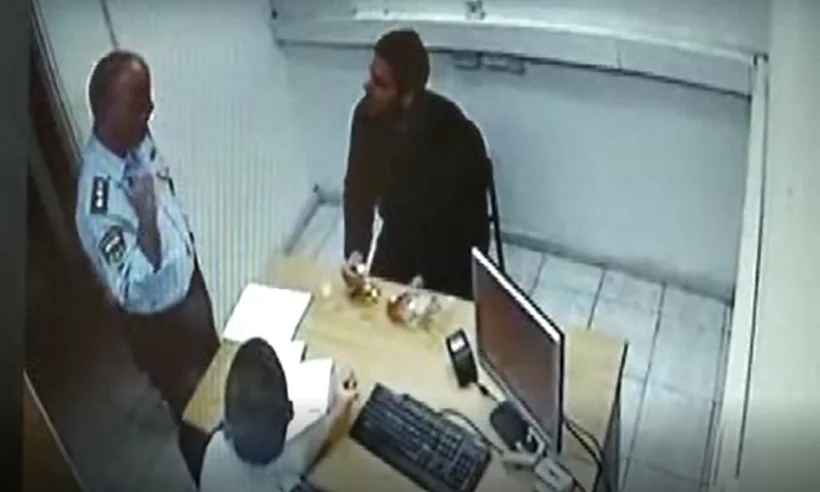 דוד אילוז בחדר החקירות