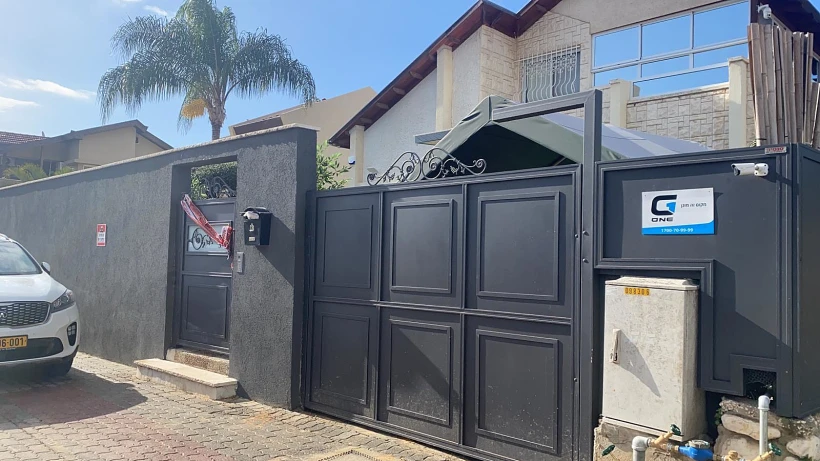 הבית בקריית גת שבו בן 14 נדקר למוות ע''י אביו