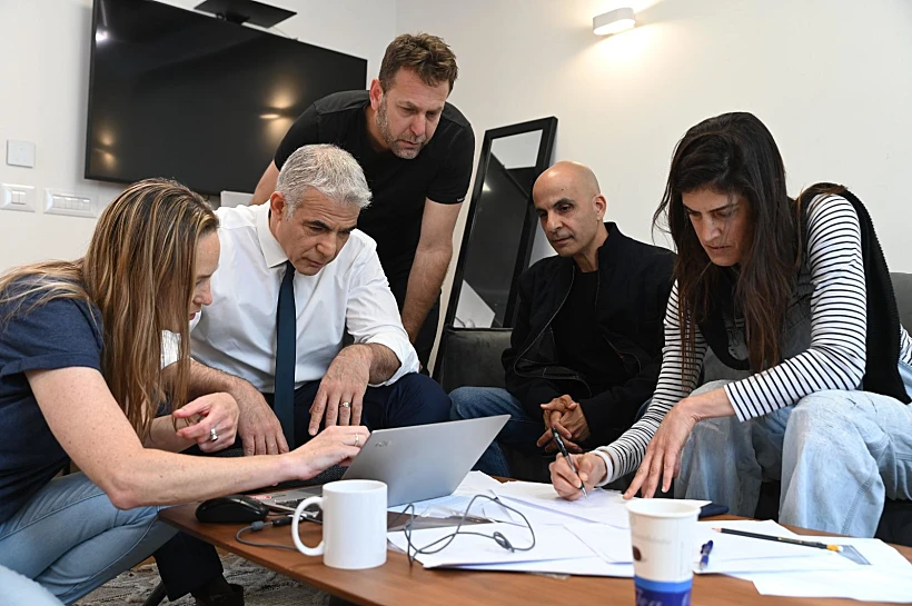 יאיר לפיד מתכונן לעימות