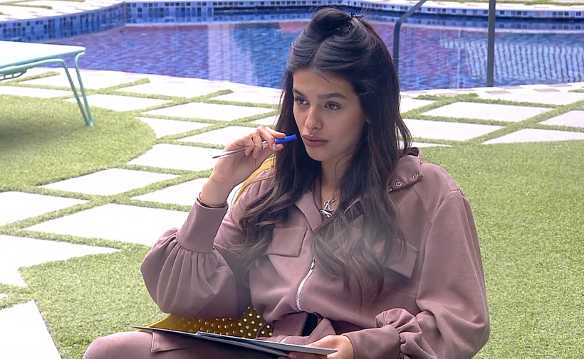 קארין מתכוננת לשידור