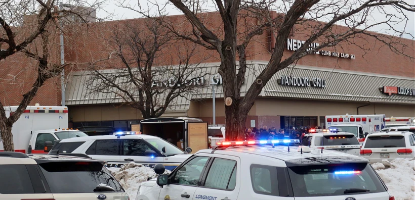 כוחות משטרה ליד הסופרמרקט בבולדר, קולורדו