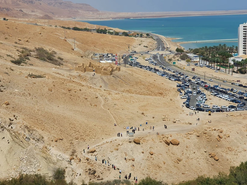 מטיילים בפסח בעין בוקק