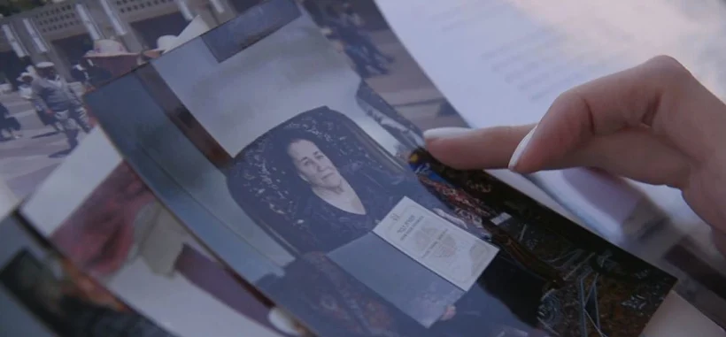 יקטרינה פנצ'נקו יחד עם התעודה שקיבלה מיד ושם המכירה בה כחסידת אומות העולם