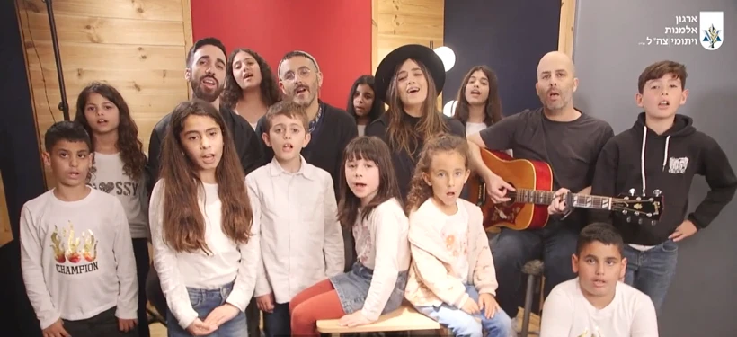 הילדים יחד עם עילאיי בוטנר ו''ילדי החוץ''