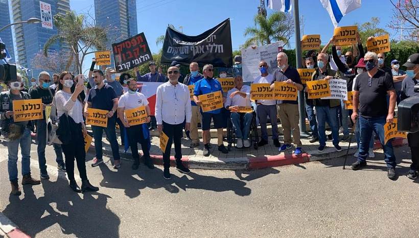 הלומי קרב מול משרדי אגף השיקום בצפירה