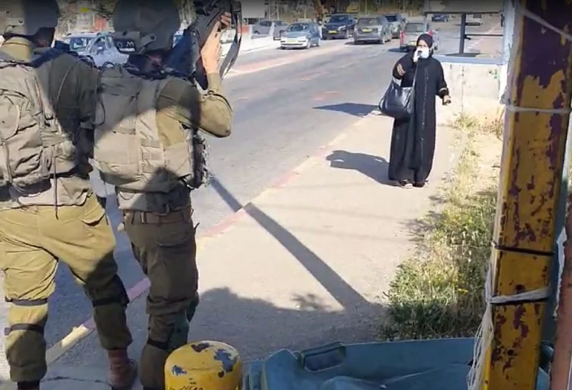 מחבלת עם סכין, עציון