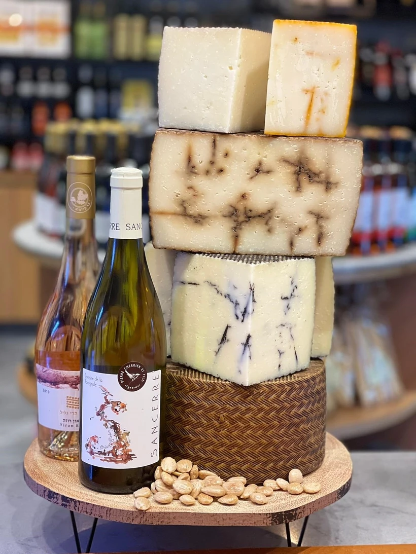 רוזה מעדניית גבינות ויין