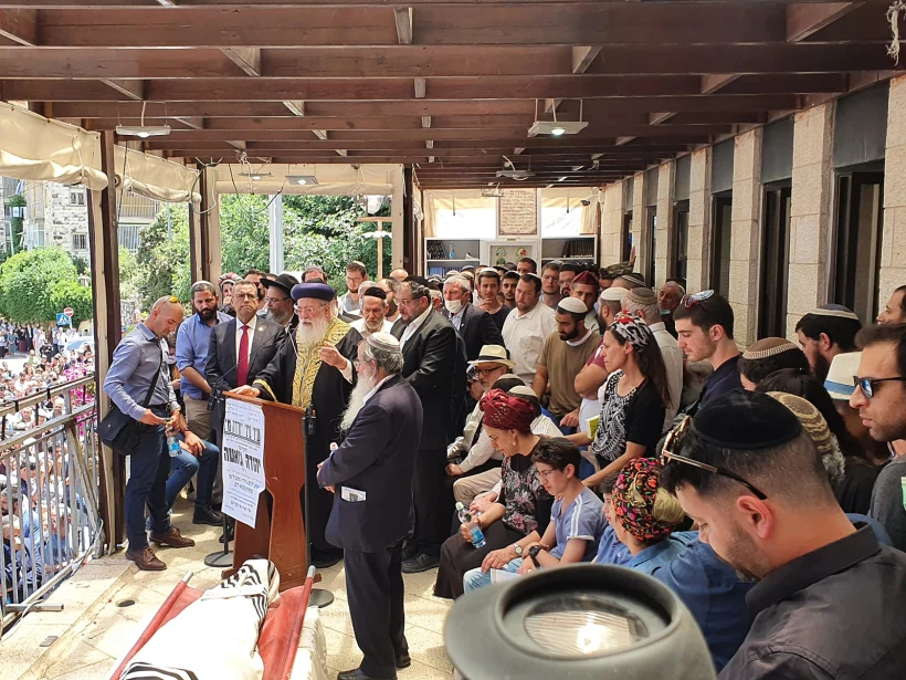 מאות בהלווייתו של יהודה גואטה