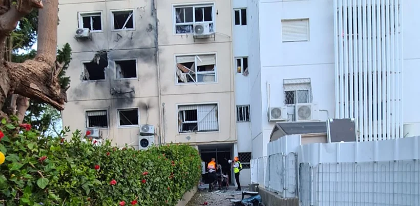 פגיעת רקטה בבניין