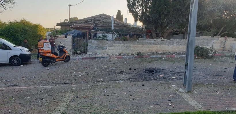 שני פצועים קל מרסיסי רקטה במושב בשפלה