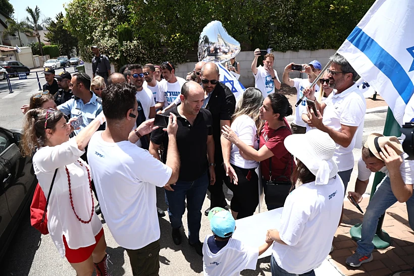 ימינה, הפגנה, נפתלי בנט