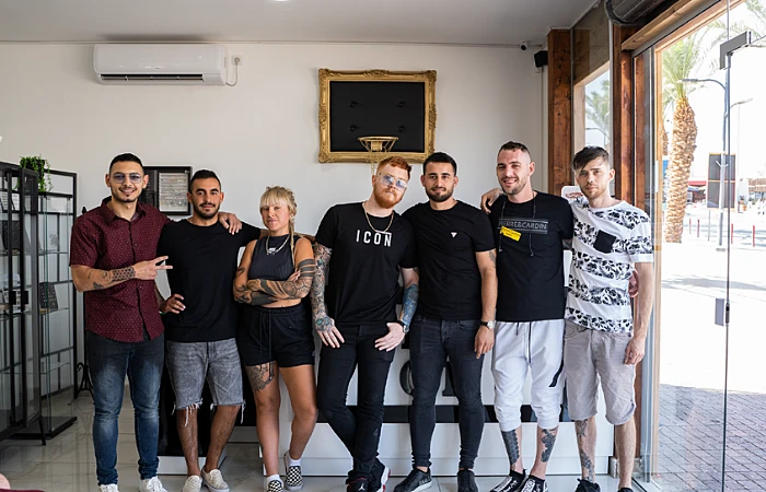 צוות המקעקעים של בום טאטו