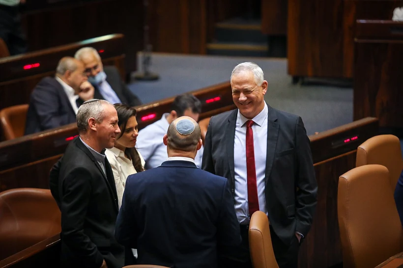 בני גנץ, חילי טרופר, נפתלי בנט