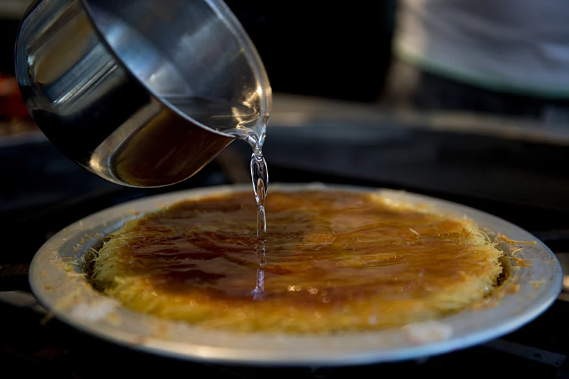 Kanafeh,(kunefe),traditional,middle,eastern,dessert,with,noodle,pastry,,nuts,and