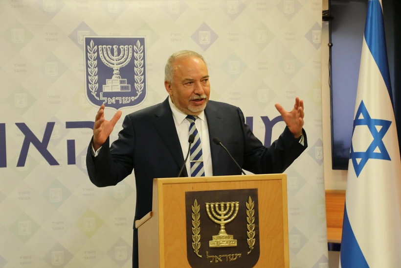 אביגדור ליברמן, אוצר, טקס חילופים, ישראל ביתנו