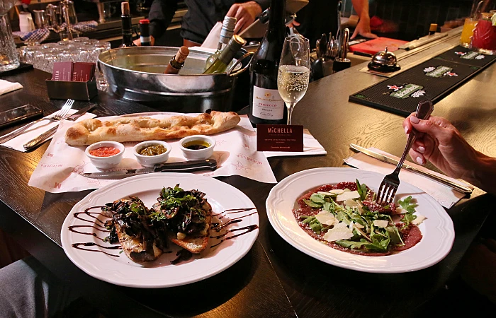 מנות אוכל בבר מסעדה מישלה