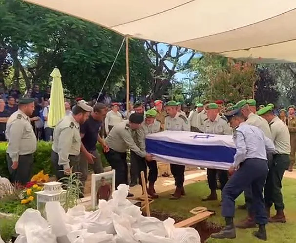 הלוויתו של שרון אסמן, אל''מ, בית עלמין צבאי