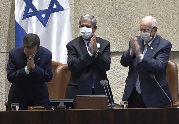 יצחק הרצוג, ראובן ריבלין, מיקי לוי