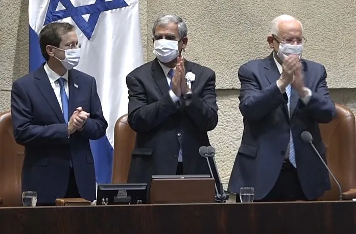 יצחק הרצוג, ראובן ריבלין, מיקי לוי