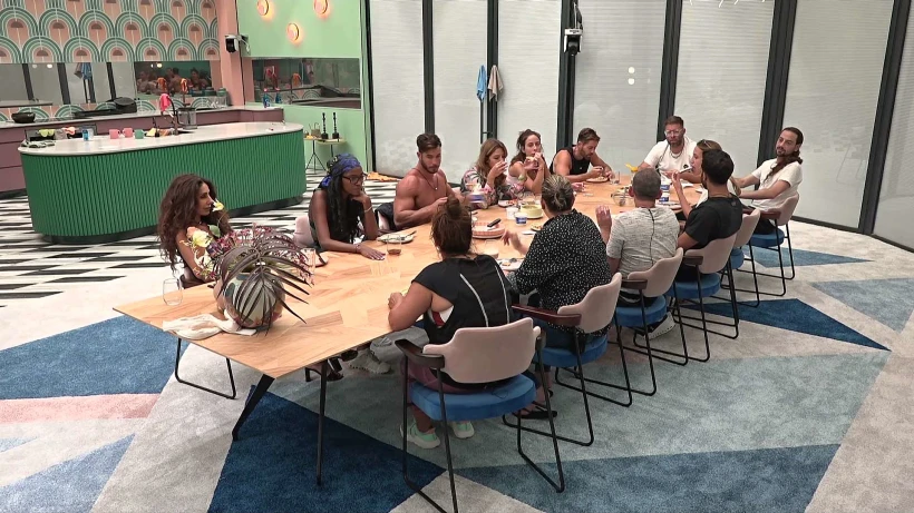 האח הגדול לאכול לאהוב להתפלל